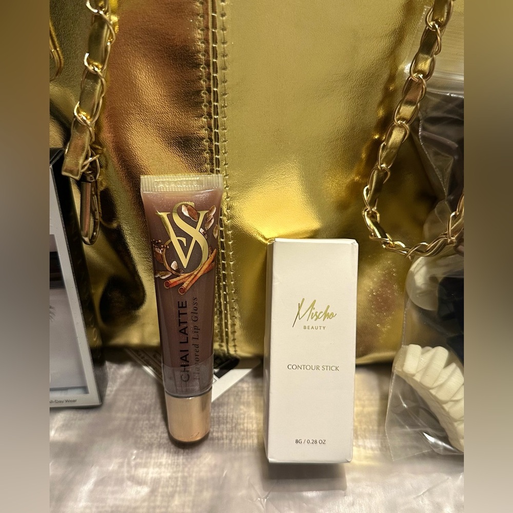🌸SOLD🌸 NWT Purse & Beauty Bundle - Picture 3 of 3